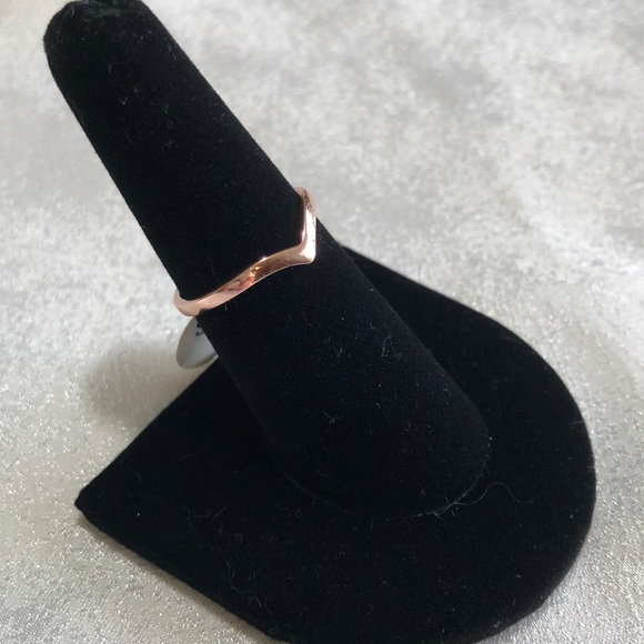 925 Minimalist Chevron Ring- Rose Gold - Picture 3 of 6